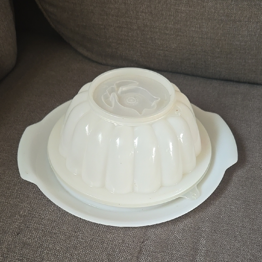 Vintage TUPPERWARE JELL N SERVE with Instruction Booklet 3 Molds With Lid